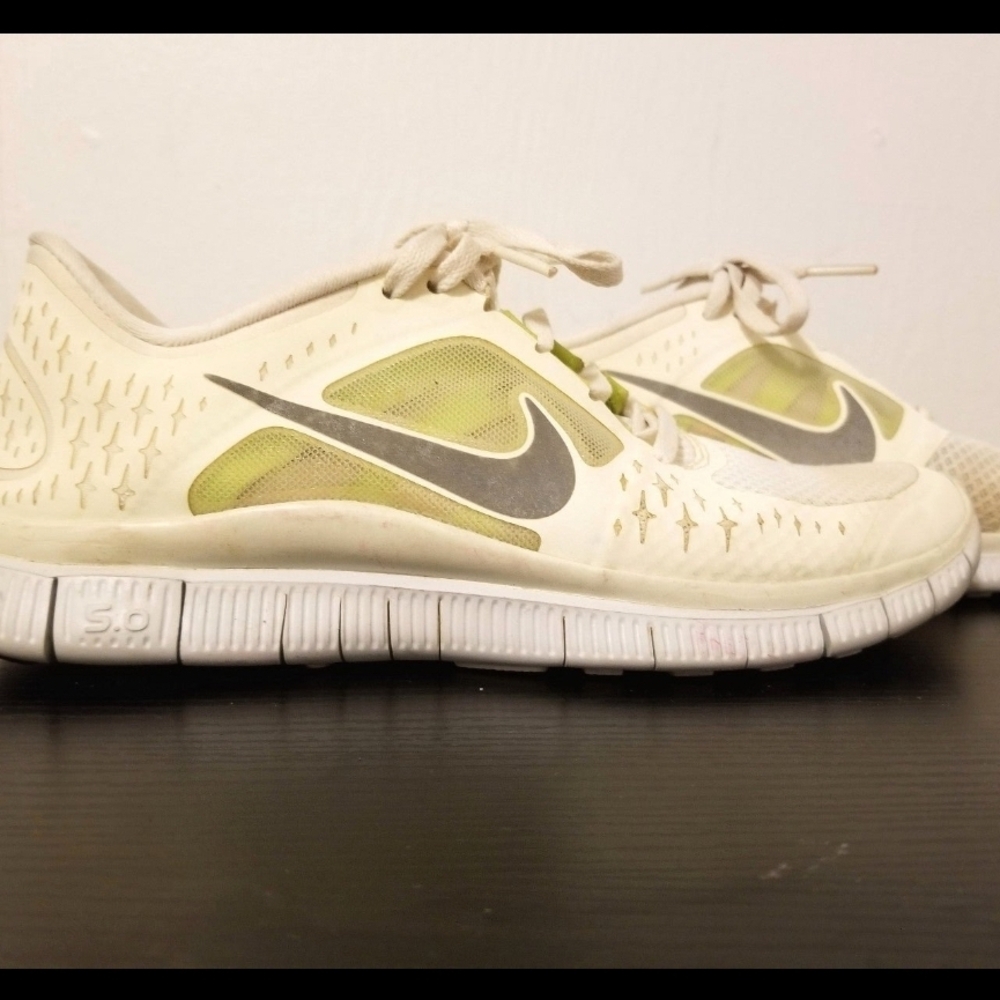 Nike White and Green Sneakers